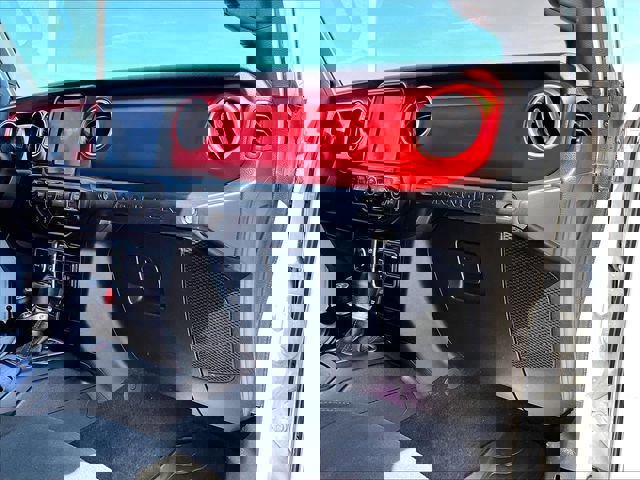 Used 2018 Jeep Wrangler Unlimited Rubicon w/ Dual Top Group AWD/4WD image 13