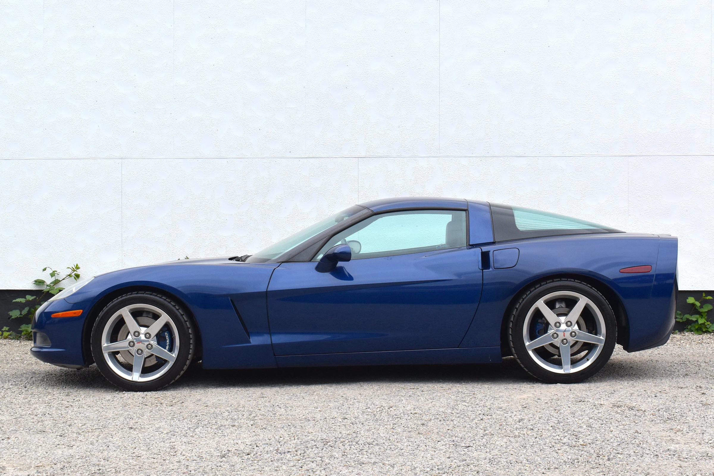 Used 2005 Chevrolet Corvette Coupe w/ Preferred Equipment Group RWD image 37
