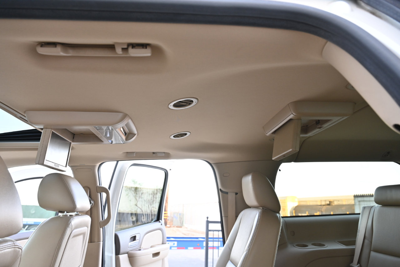 Used 2013 Chevrolet Suburban LTZ RWD image 22