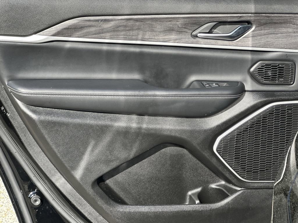 Used 2023 Jeep Grand Cherokee L Limited w/ Luxury Tech Group II image 23