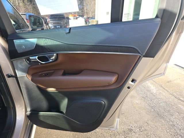 Certified 2025 Volvo XC90 B6 Ultra w/ Lounge Package image 19