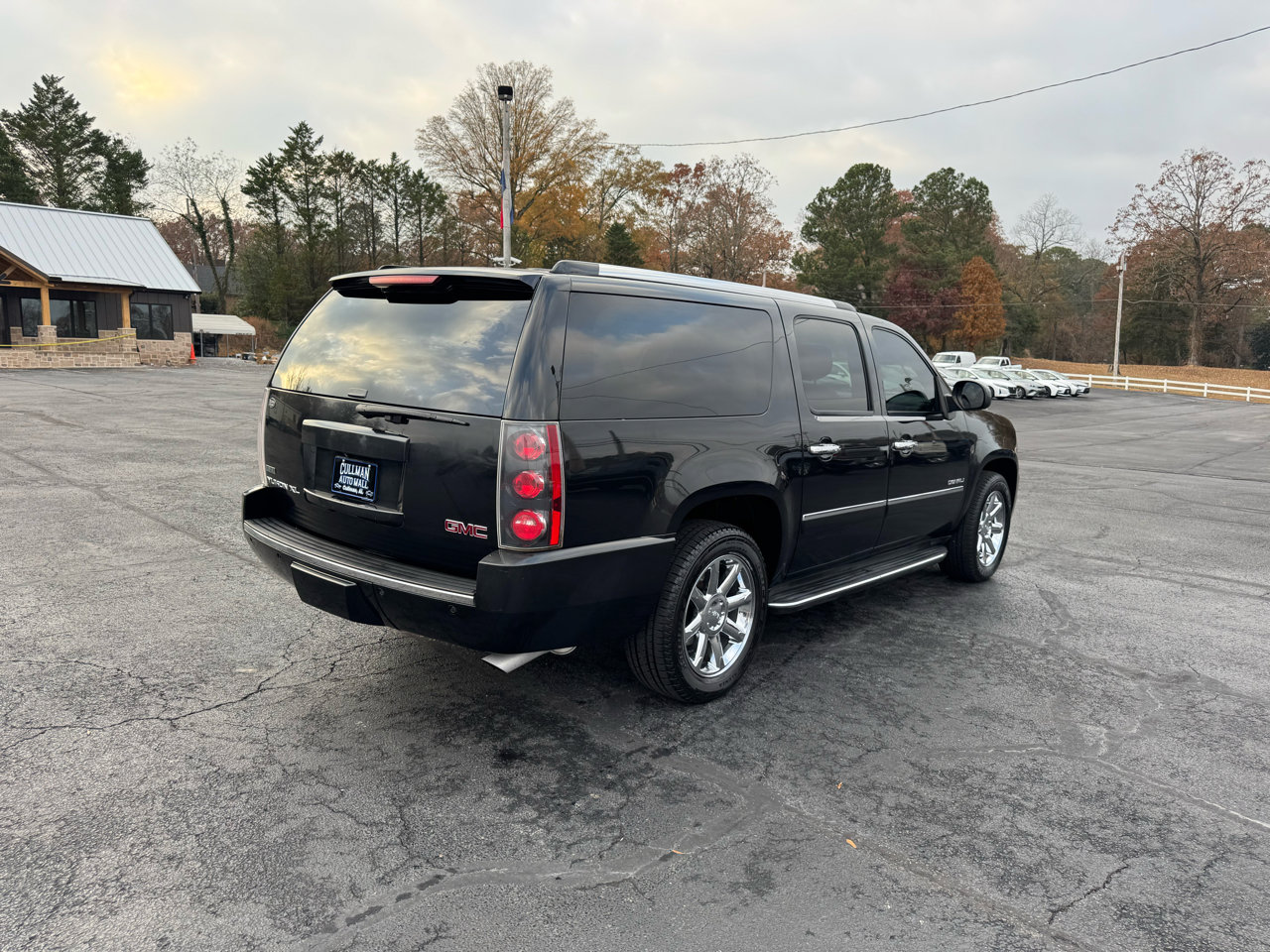 Used 2011 GMC Yukon XL Denali image 6