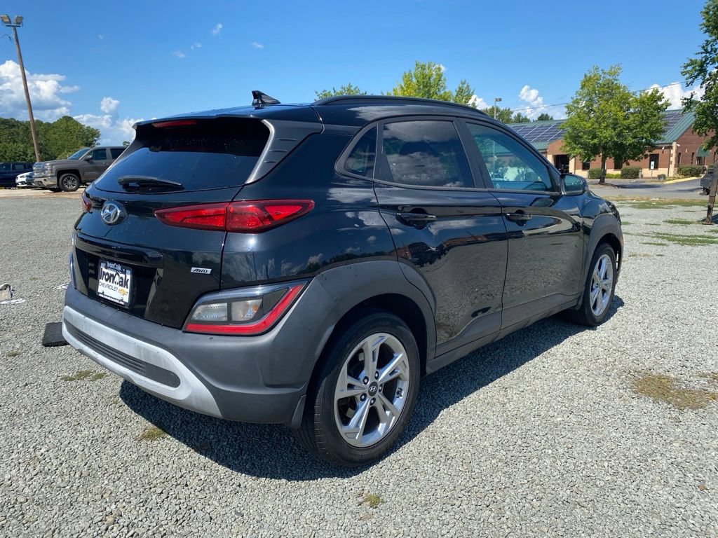 Used 2023 Hyundai Kona SEL AWD/4WD image 3