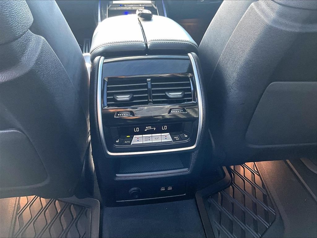 Used 2025 BMW X7 M60i AWD/4WD image 29