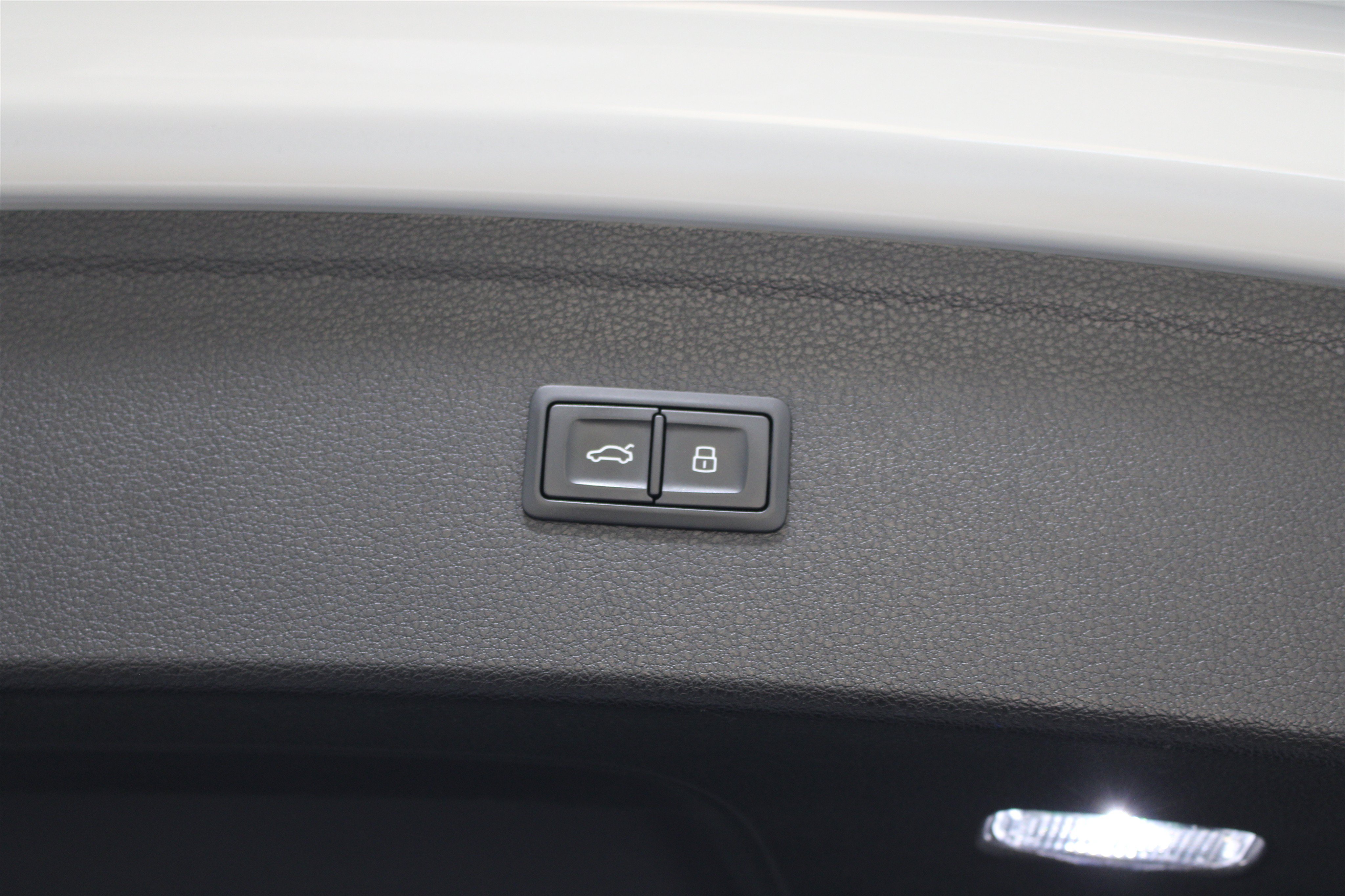 Used 2022 Audi Q5 e Premium Plus AWD/4WD image 25