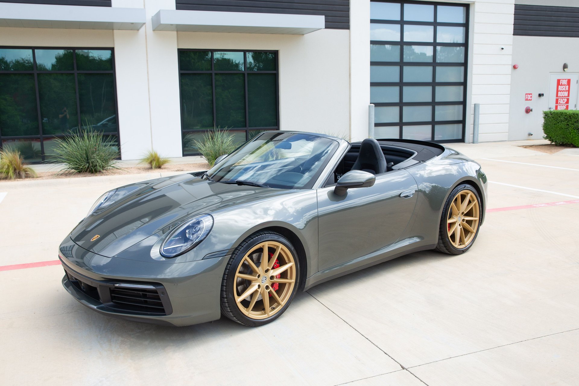 Used 2021 Porsche 911 Carrera S w/ Premium Package RWD image 18