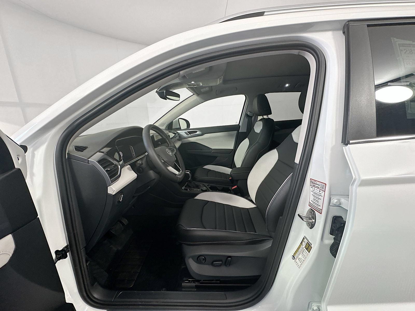 New 2026 Volkswagen Taos SEL AWD/4WD image 10