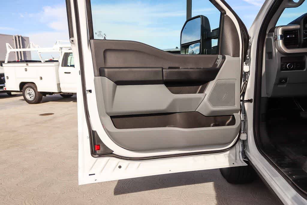 New 2026 Ford F250 XL w/ XL Chrome Package RWD image 22