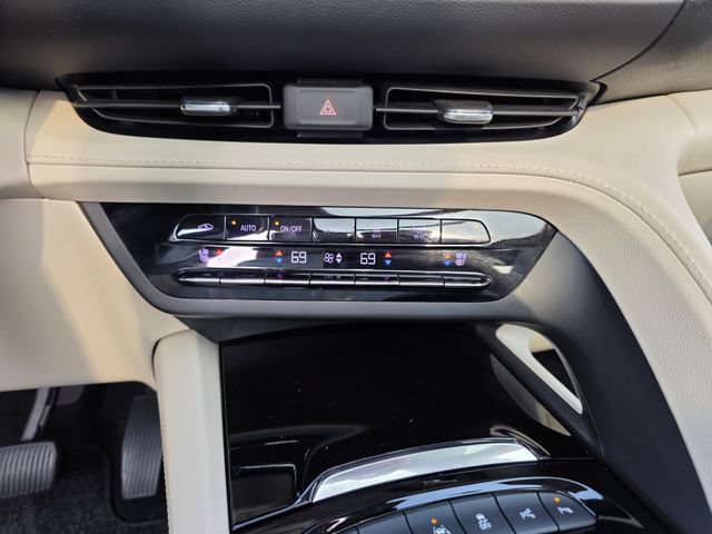 Used 2023 Buick Envision Avenir AWD/4WD image 31