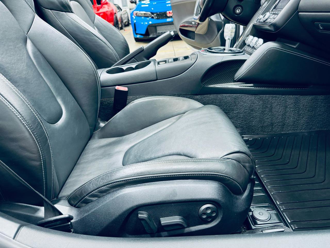 Used 2012 Audi R8 V10 w/ Enhanced Leather Pkg AWD/4WD image 29