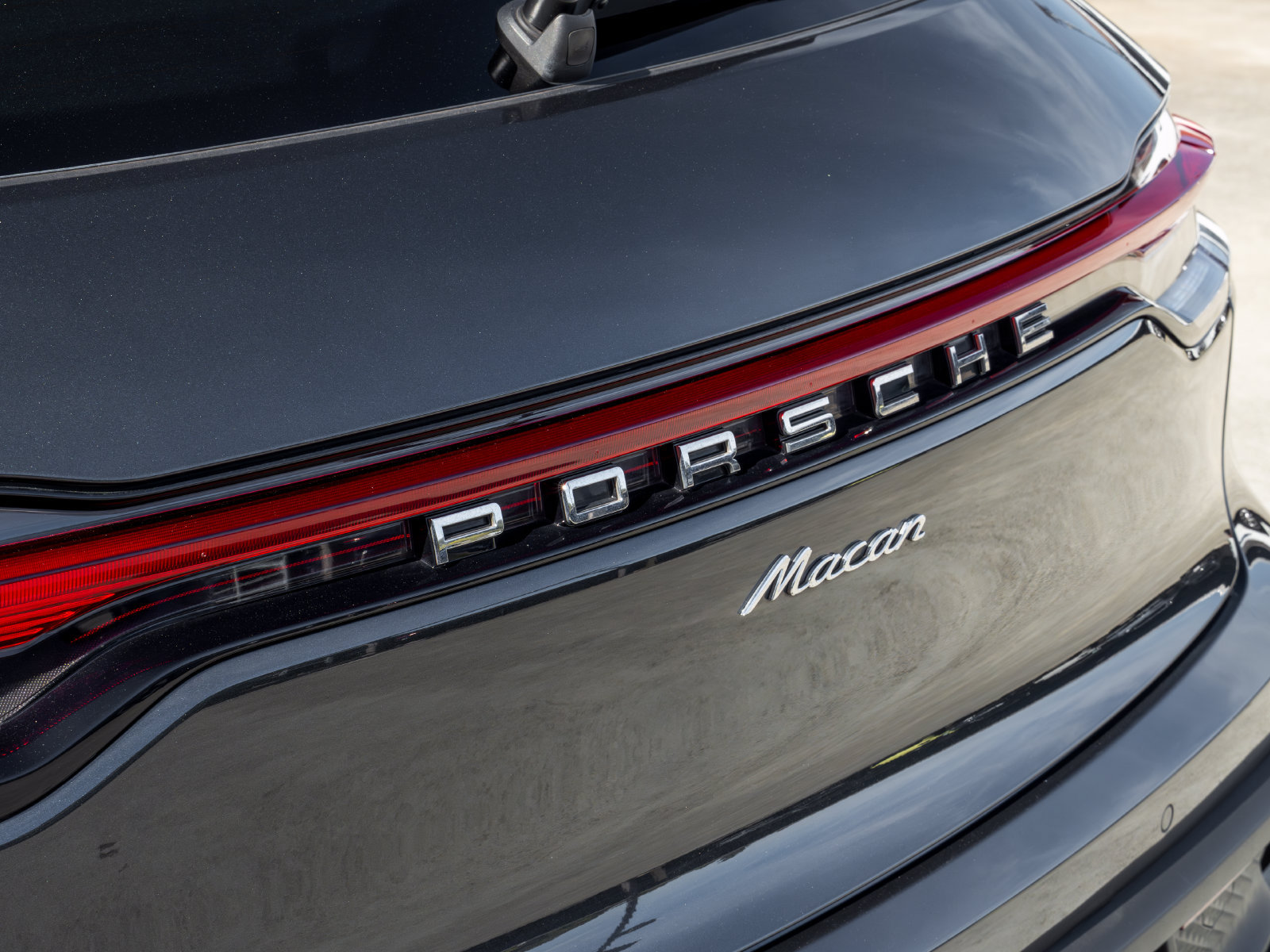 Certified 2023 Porsche Macan AWD/4WD image 19