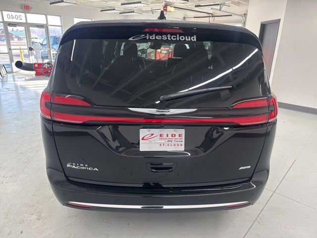 New 2026 Chrysler Pacifica Select image 7