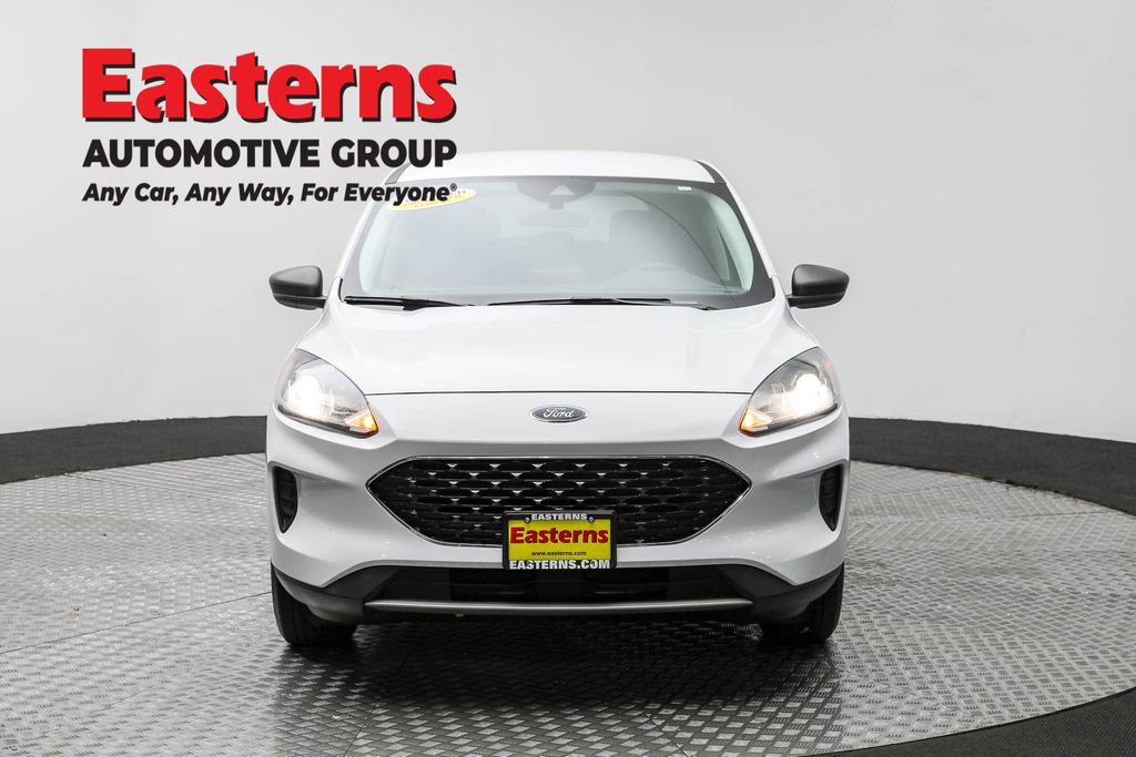 Used 2022 Ford Escape SE w/ Cold Weather Package image 2