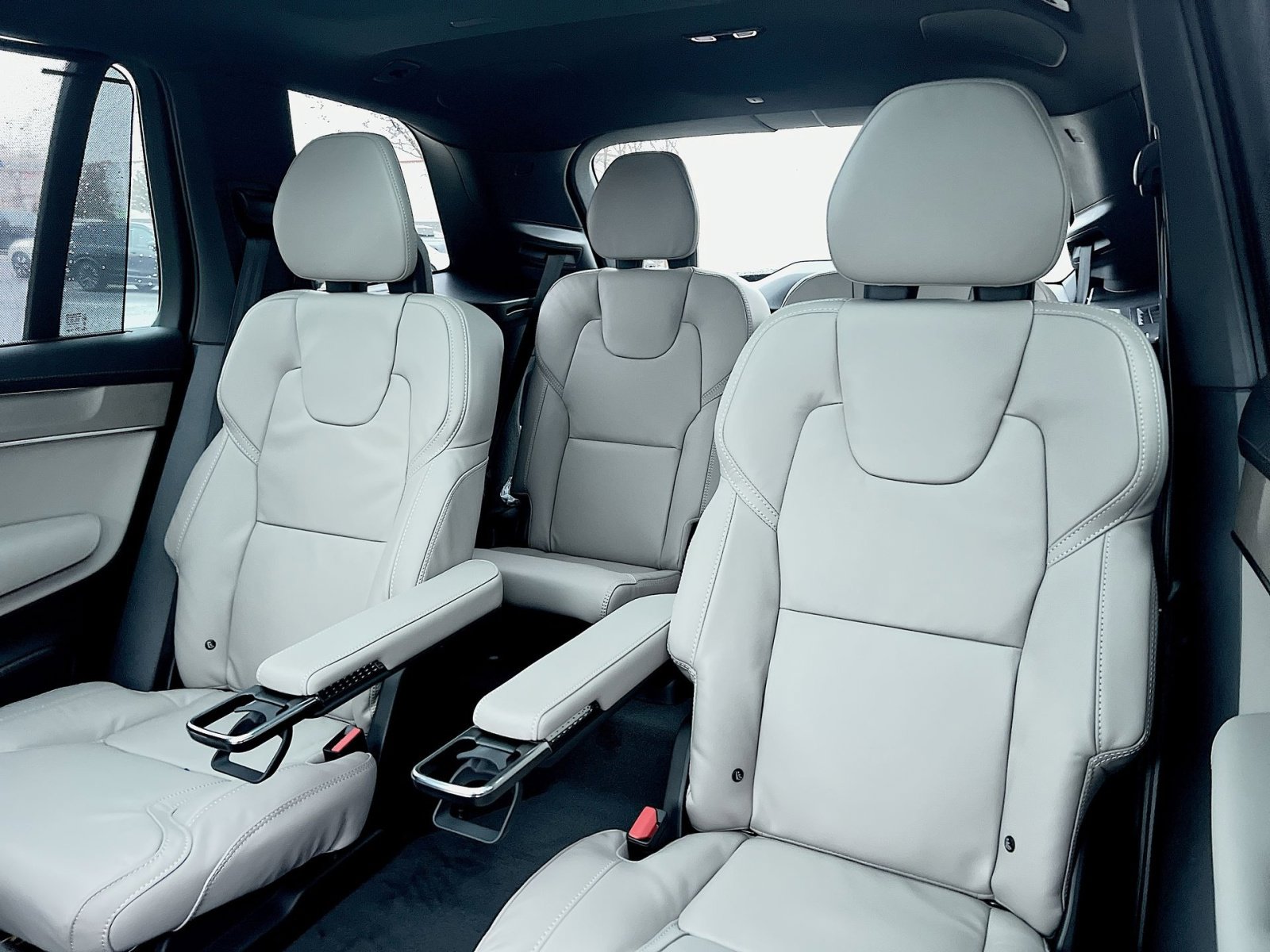 New 2026 Volvo XC90 B6 Ultra image 24