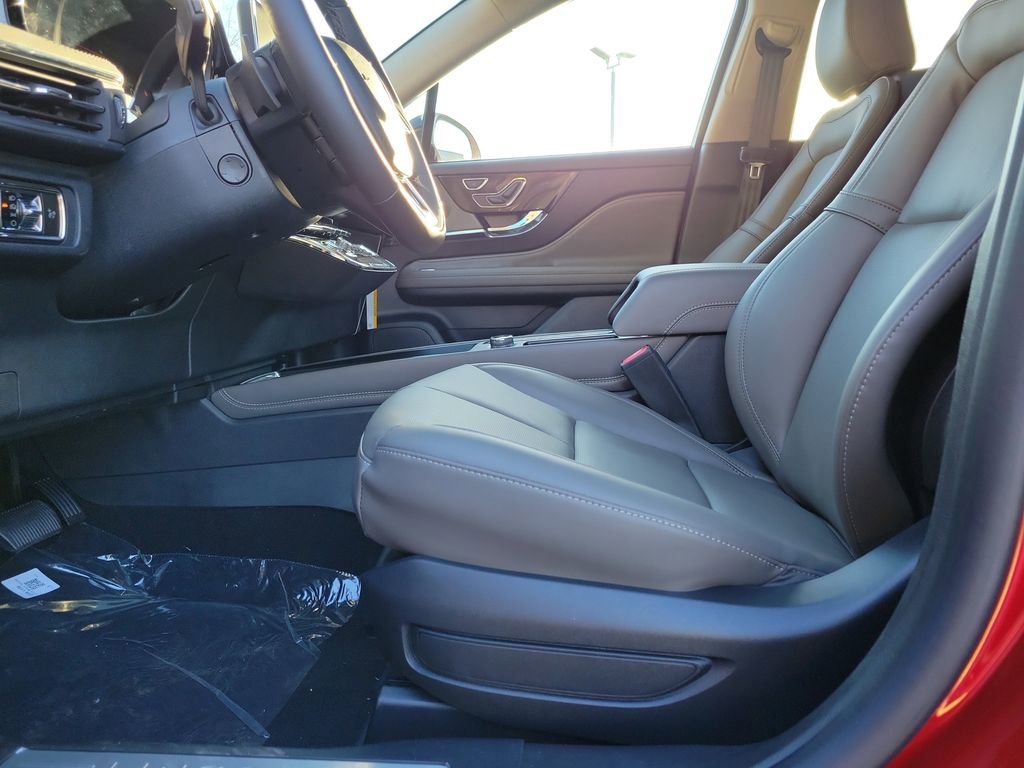 New 2026 Lincoln Corsair Premiere image 17