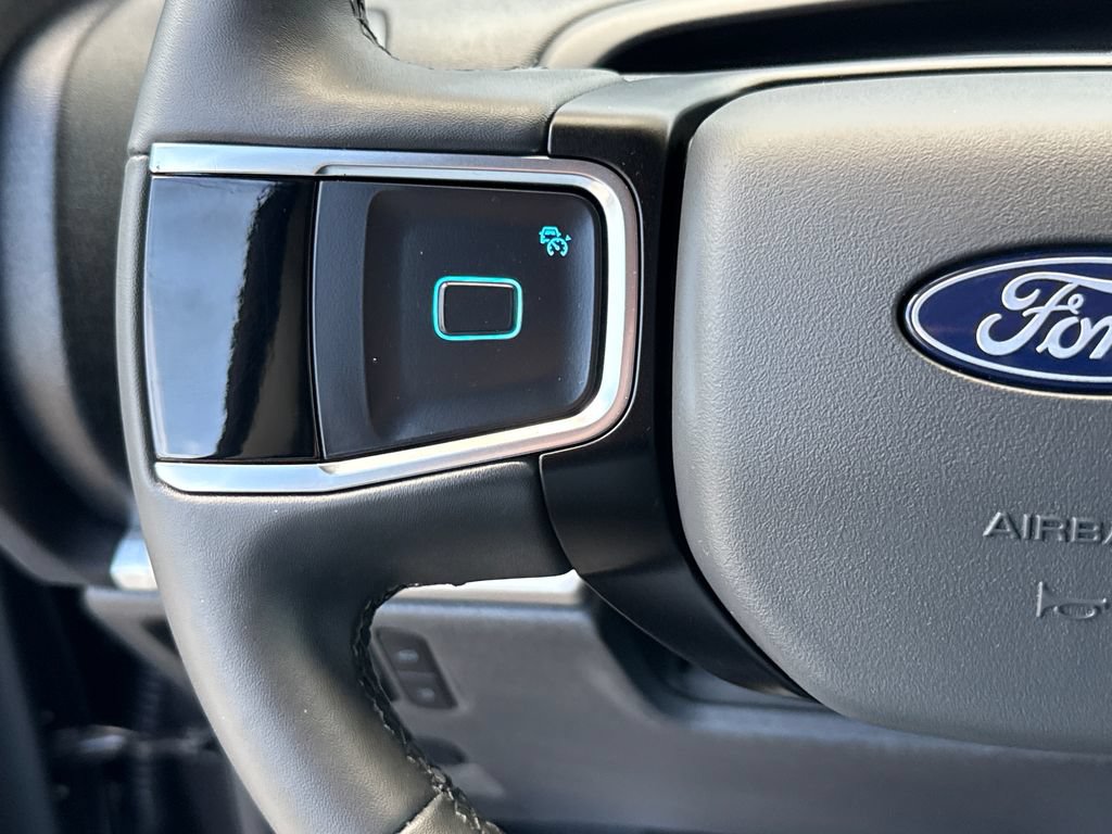 Used 2025 Ford Expedition Active RWD image 16