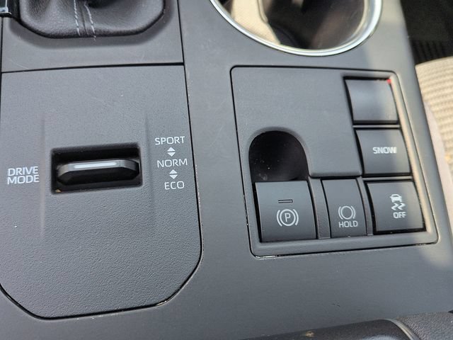 Used 2023 Toyota Highlander LE FWD image 25