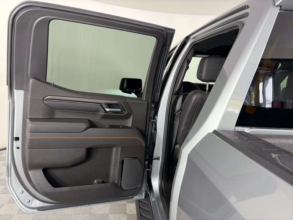 Used 2025 GMC Sierra 1500 AT4 w/ Technology Package AWD/4WD image 12