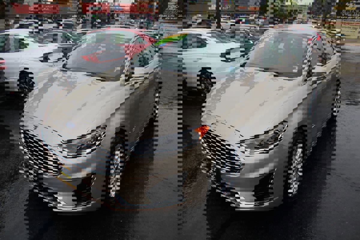 Used 2019 Ford Fusion SEL image 4