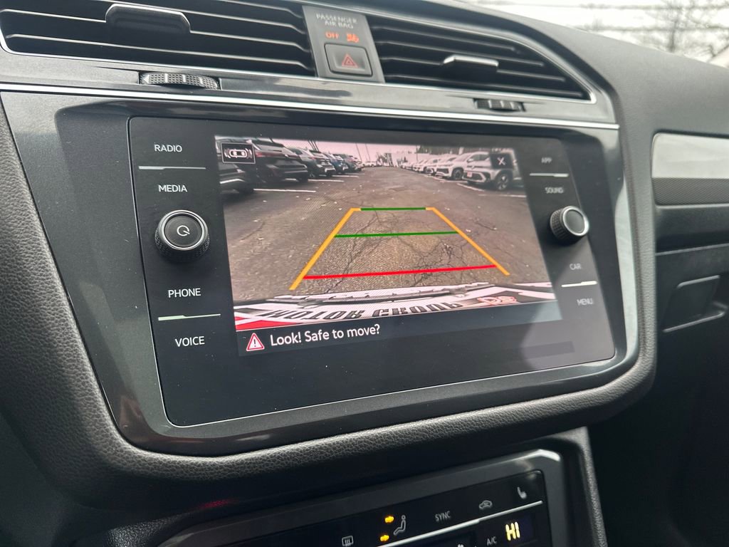 Used 2023 Volkswagen Tiguan SE w/ Panoramic Sunroof Package image 10