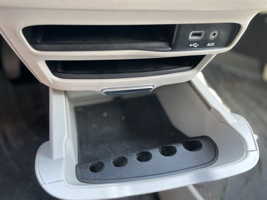 Used 2019 Chrysler Pacifica Touring-L image 16