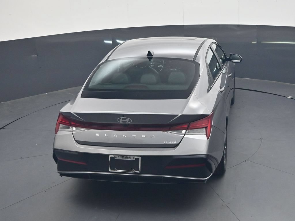 Used 2025 Hyundai Elantra Limited FWD image 26