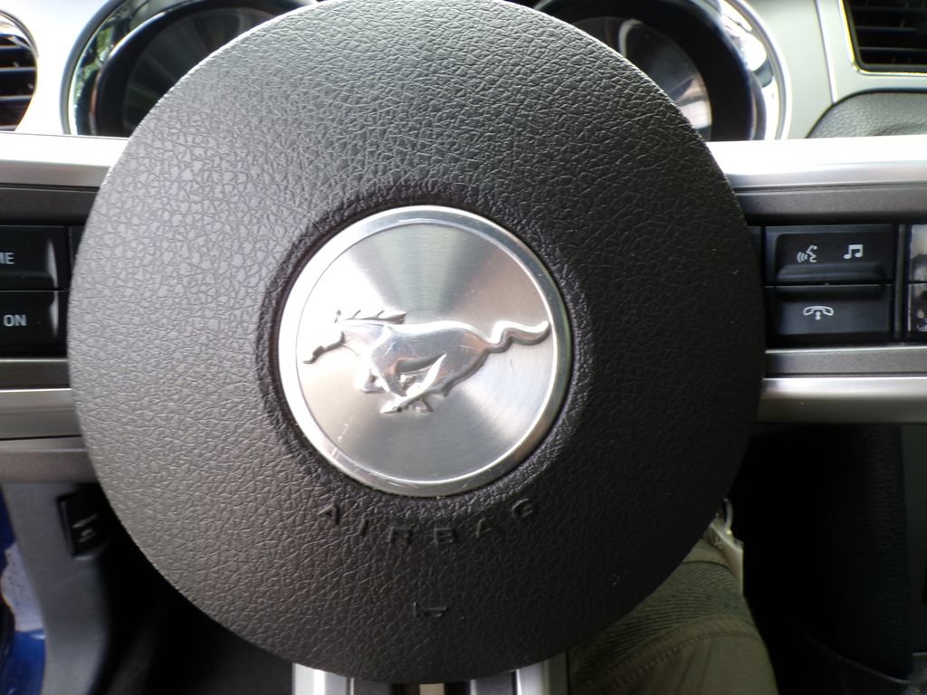 Used 2010 Ford Mustang GT RWD image 31
