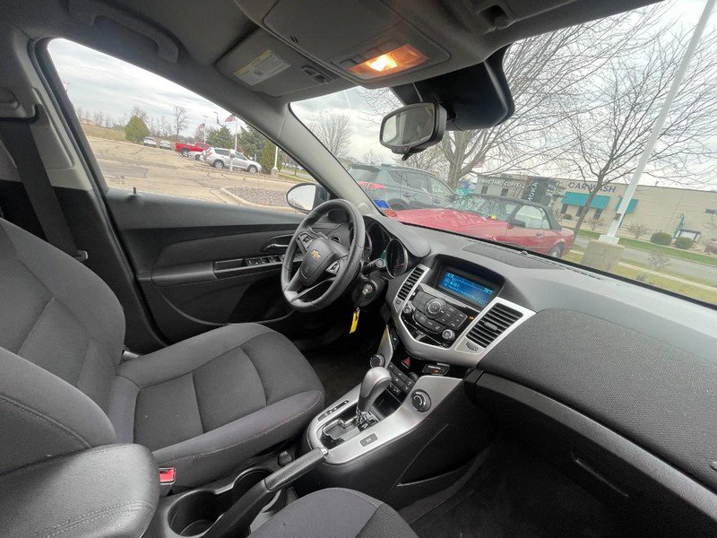 Used 2015 Chevrolet Cruze LT FWD image 4