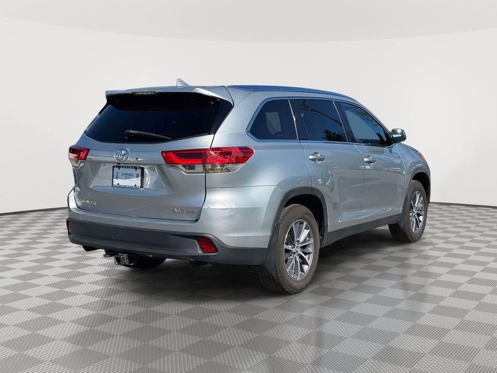 Used 2019 Toyota Highlander XLE image 7