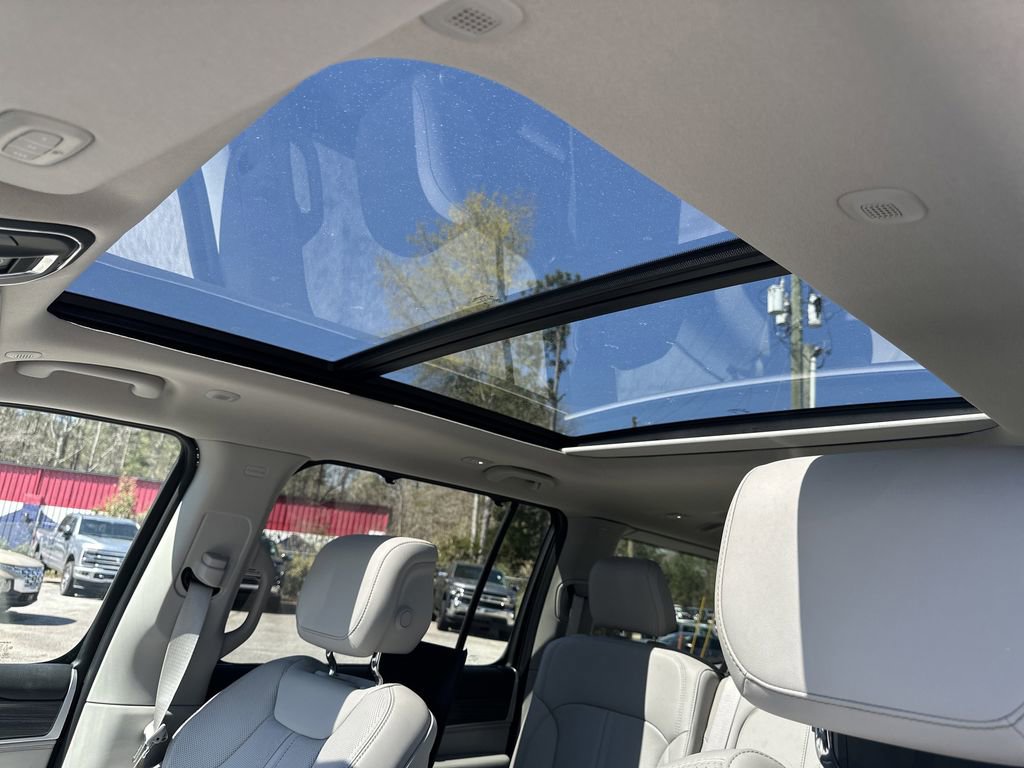 Used 2024 Jeep Wagoneer L Series III w/ Premium Group I image 35