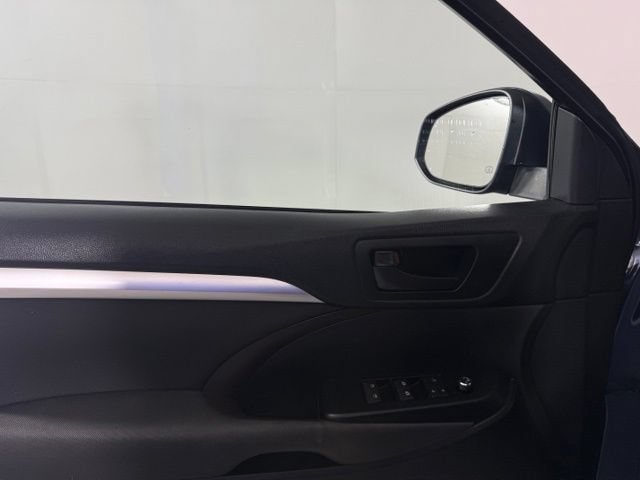 Used 2016 Toyota Highlander LE FWD image 22