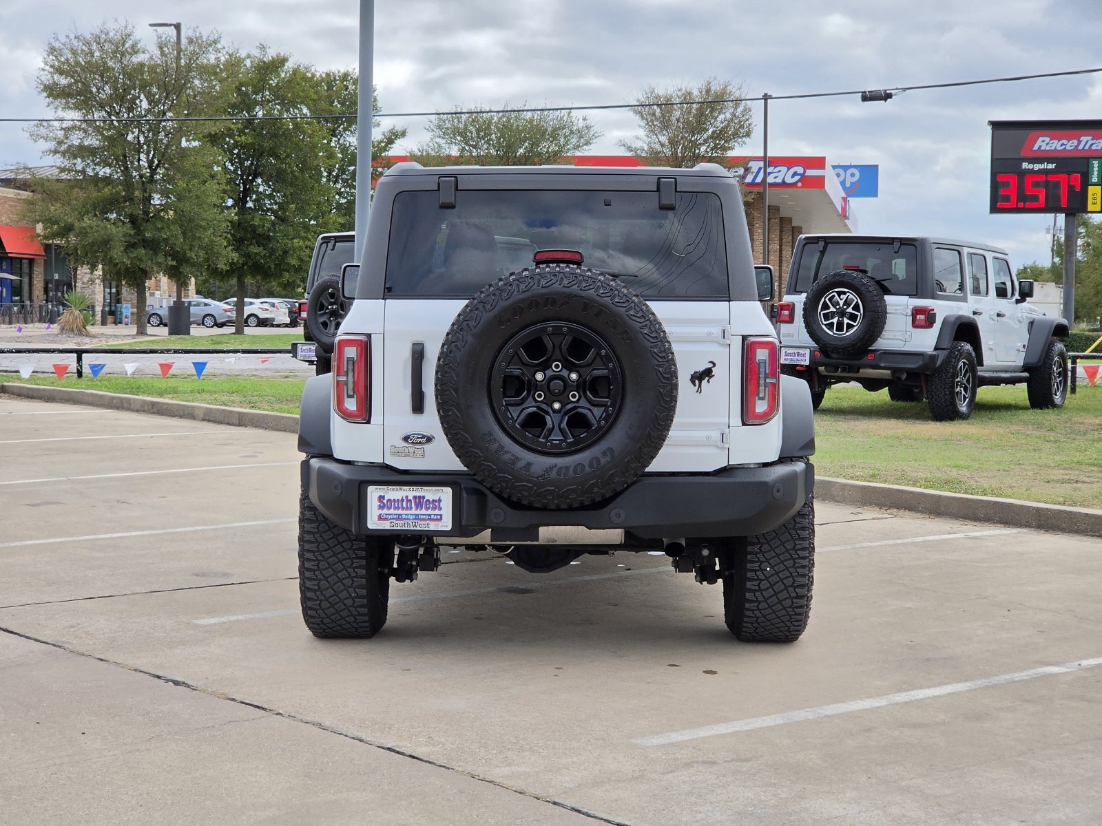 Used 2024 Ford Bronco Wildtrak AWD/4WD image 8