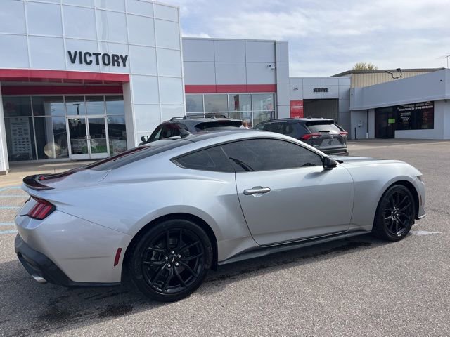 Used 2024 Ford Mustang Coupe image 4