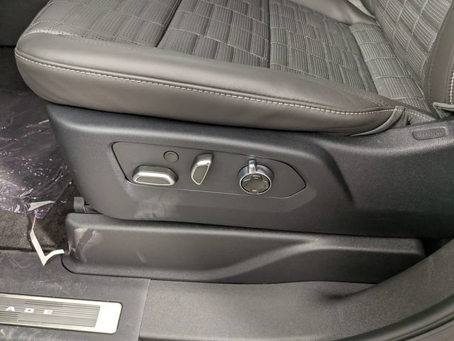 New 2026 Cadillac Escalade Platinum Luxury w/ LPO, Floor Liner Package AWD/4WD image 21