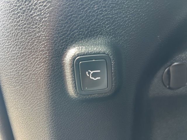 Used 2020 Jeep Cherokee Latitude Plus w/ Comfort/Convenience Group image 30