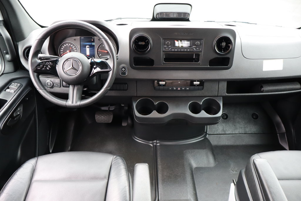 Used 2025 Mercedes-Benz Sprinter 2500 image 6