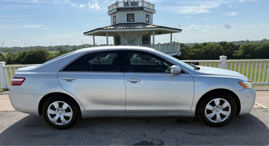 Used 2009 Toyota Camry LE FWD image 4