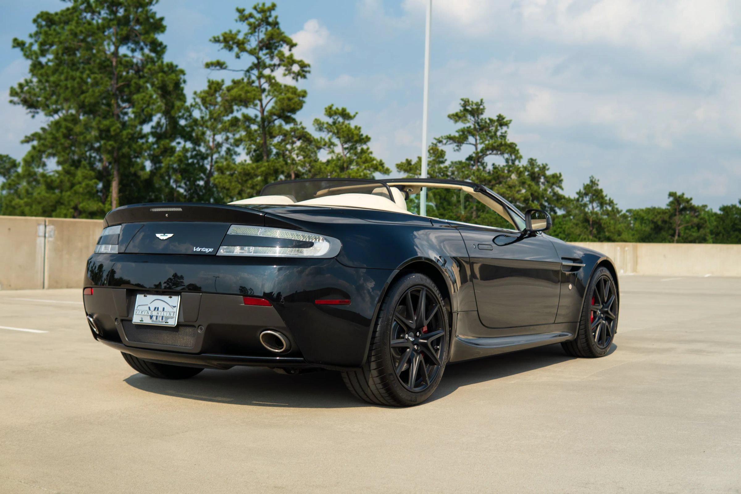 Used 2013 Aston Martin V8 Vantage Roadster RWD image 18