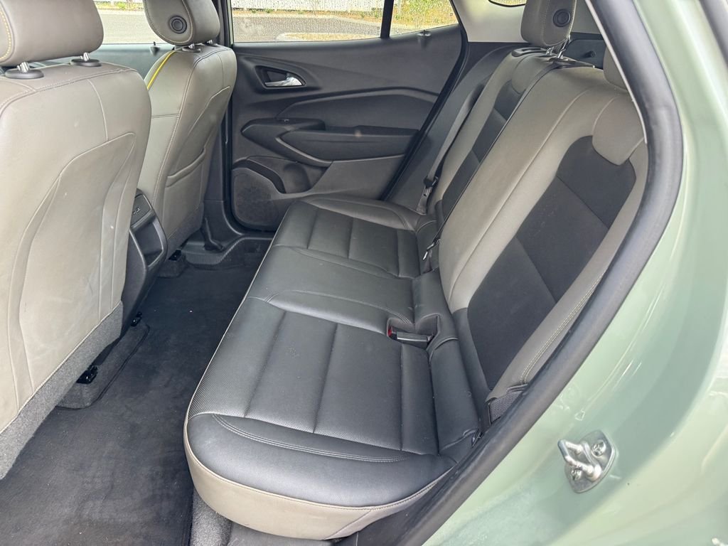 Used 2025 Chevrolet Trax ACTIV FWD image 14