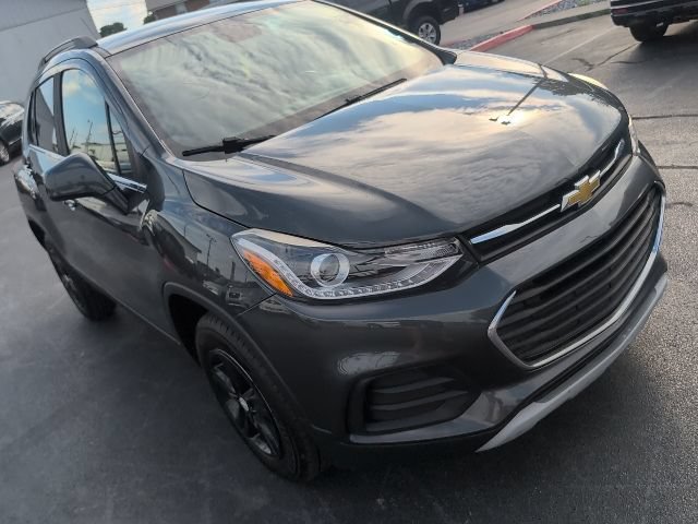 Used 2017 Chevrolet Trax LT w/ LT Convenience Package AWD/4WD image 2
