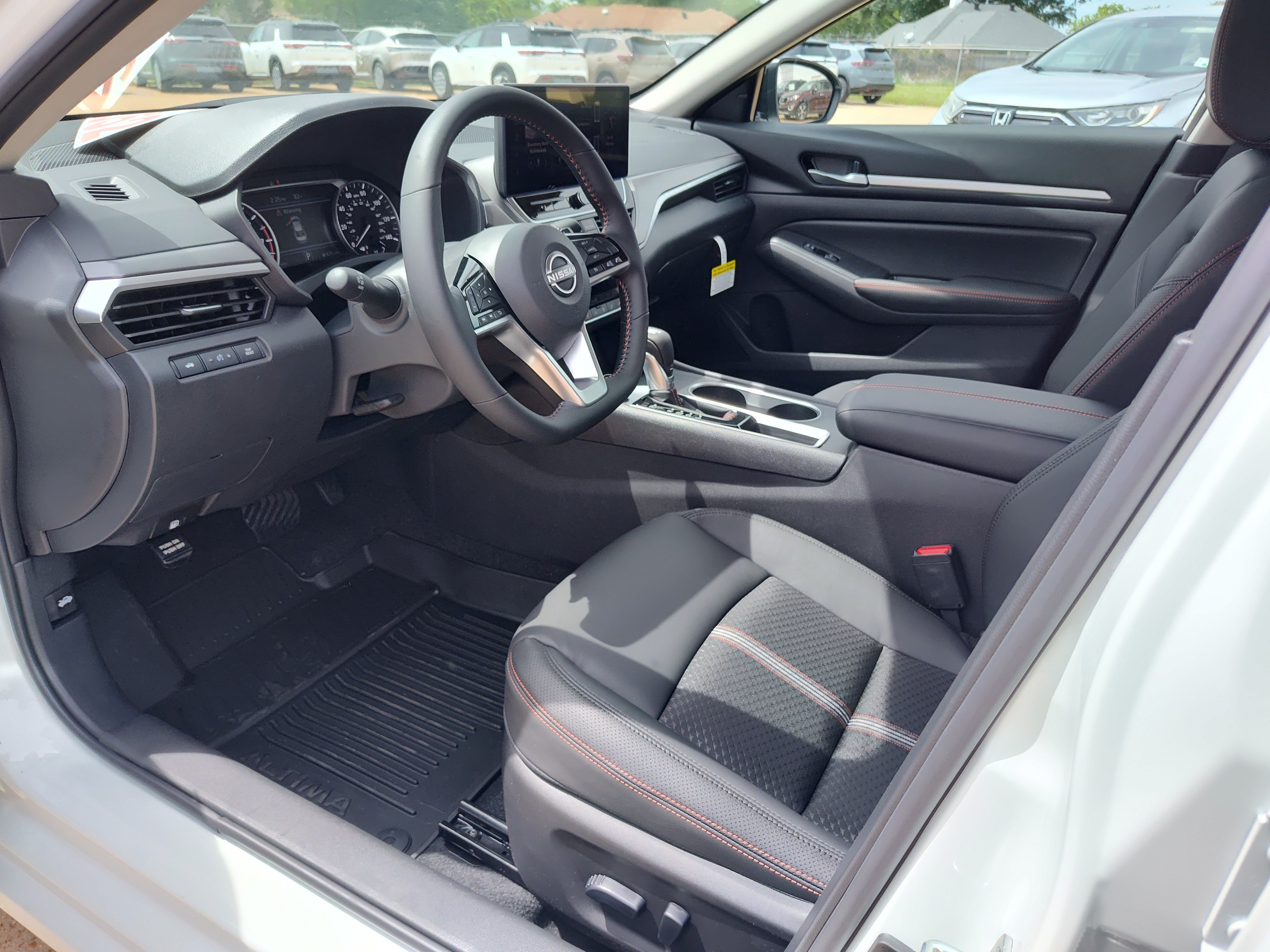 New 2026 Nissan Altima 2.5 SR w/ SR Midnight Edition Package FWD image 2