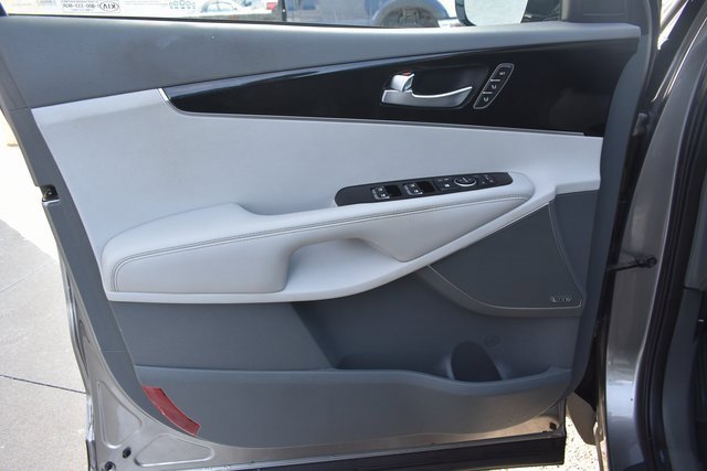 Used 2018 Kia Sorento SX image 14