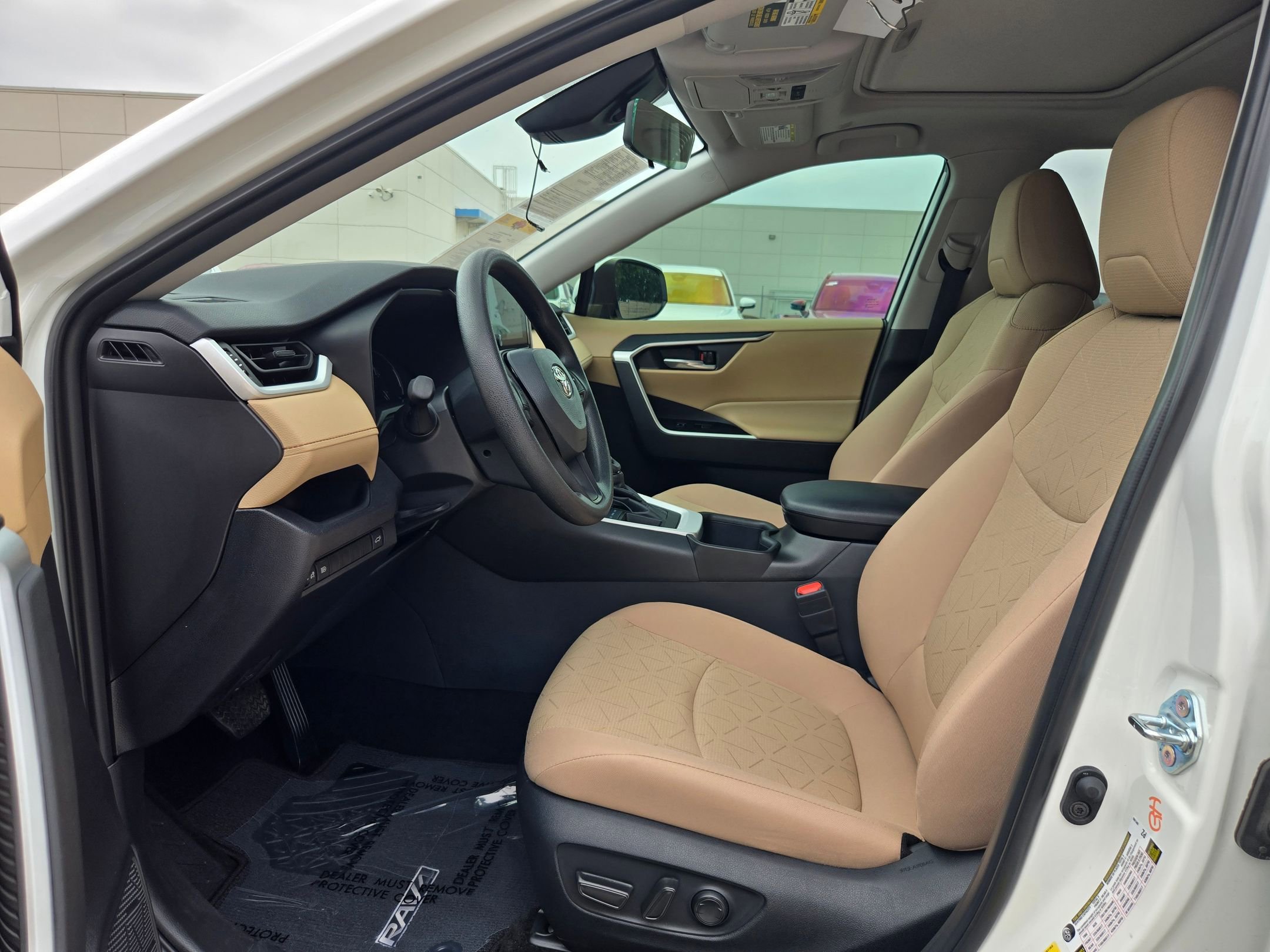 Used 2025 Toyota RAV4 XLE w/ Convenience Package FWD image 9