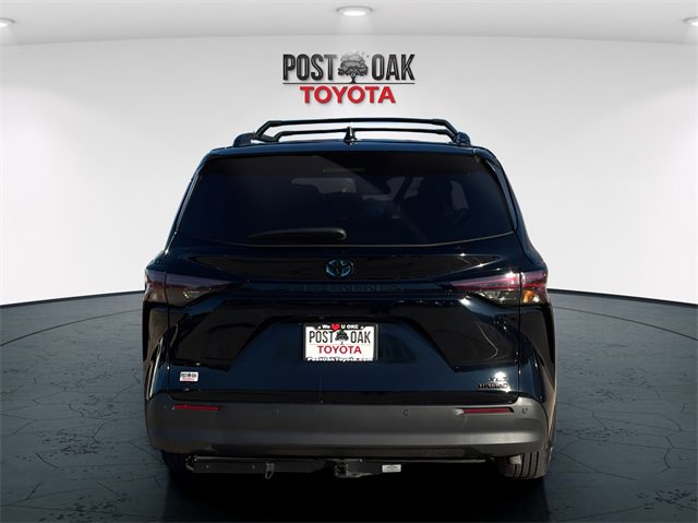 Used 2024 Toyota Sienna XLE Woodland Edition image 6
