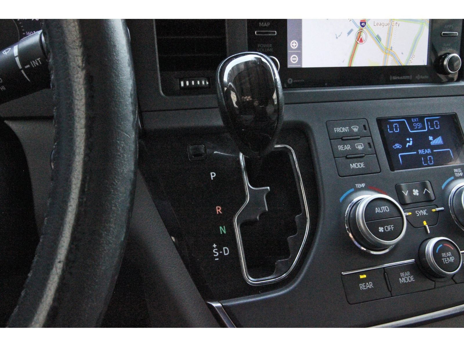 Used 2019 Toyota Sienna XLE w/ XLE Navigation Package FWD image 30