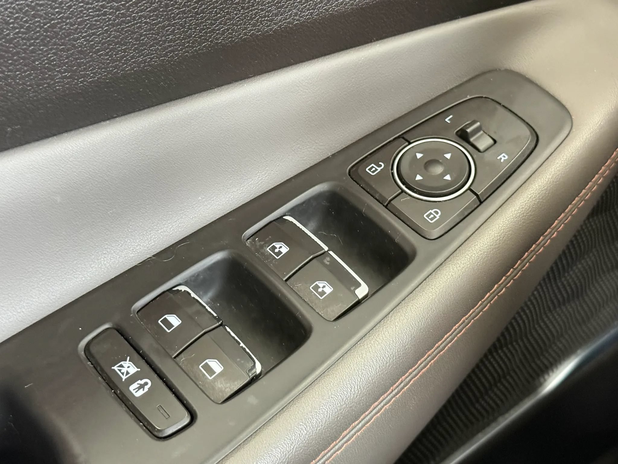 Used 2019 Hyundai Santa Fe AWD w/ Cargo Package image 21
