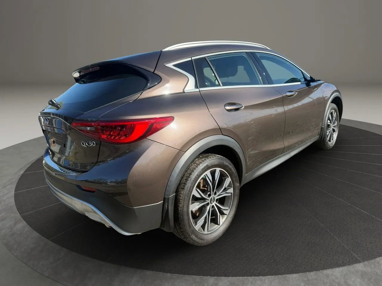 Used 2019 INFINITI QX30 Premium w/ Cargo Package AWD/4WD image 5