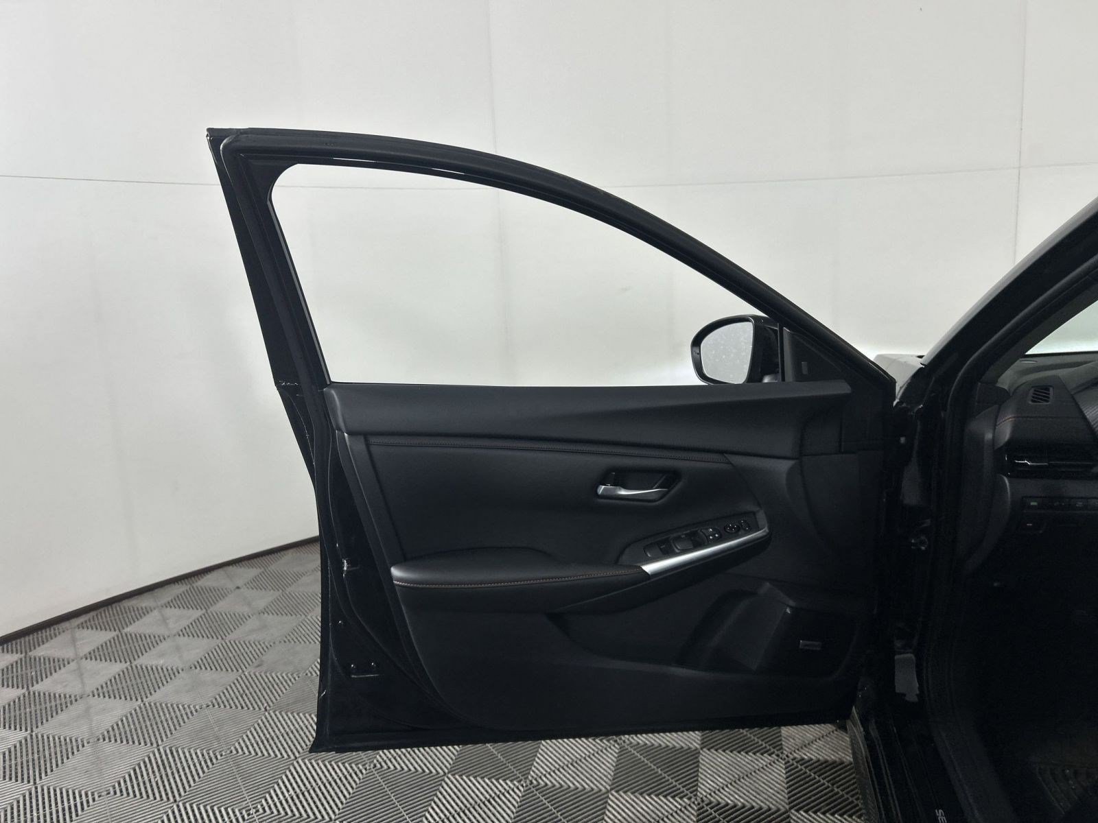 New 2025 Nissan Sentra SR w/ SR Premium Package FWD image 27