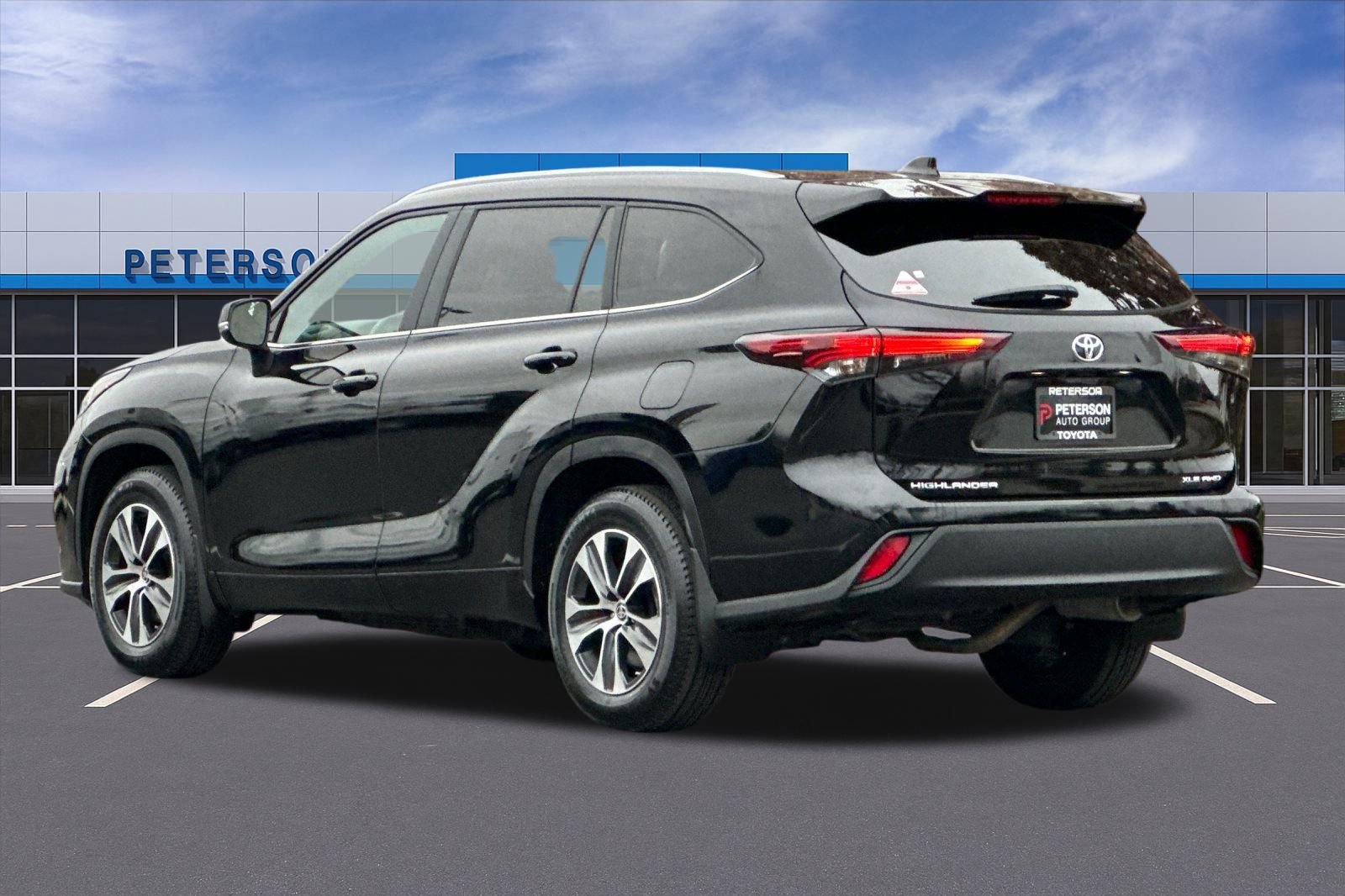 Used 2024 Toyota Highlander XLE image 6