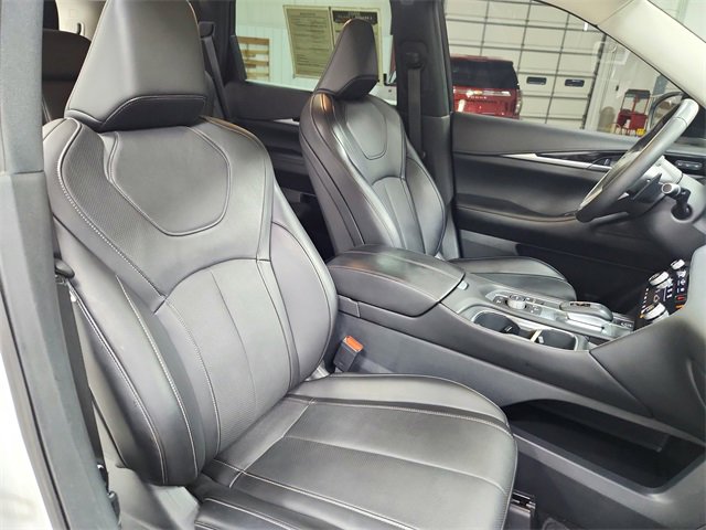 Used 2025 INFINITI QX60 Pure image 43